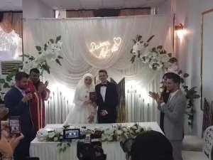 OĞLUNUN NİKAHINA TELEFONLA BAĞLANDI