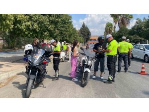 MOTOSİKLET SÜRÜCÜLERİNE 1 BUÇUK SAATTE 456 BİN TL CEZA KESİLDİ
