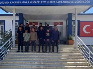 12 GÖÇMENİ 27 BİN TL’YE TAŞIRKEN YAKALANAN İNSAN TACİRİ TUTUKLANDI