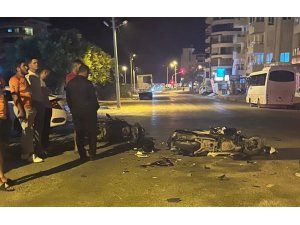MOTOSİKLETLER KAFA KAFAYA ÇARPIŞTI: 2 ÖLÜ