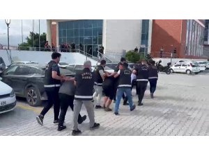 63 YAŞINDAKİ KADININ POMPALI TÜFEKLE ÖLDÜRÜLDÜĞÜ KOMŞU KAVGASINA 5 TUTUKLAMA