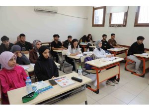 HATAY BÜYÜKŞEHİR BELEDİYESİ KURSLARINDA EĞİTİM ALAN ÖĞRENCİLER YÜZDE 75 BAŞARI ORANI SAĞLADI