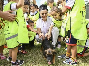 MURATPAŞA'DA ÇOCUKLARIN HAYVAN SEVGİSİ