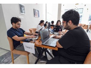 MERSİN’DE GENÇ BEYİNLER UZAY VE TEKNOLOJİ İÇİN YARIŞTI
