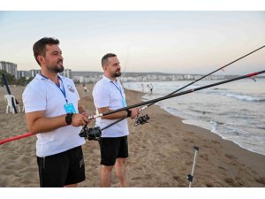MERSİN’DE 8. ALTIN KANCA SURFCASTİNG TURNUVASI TAMAMLANDI