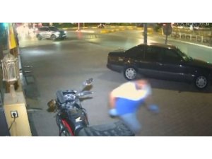 ADANA’DA 16 YAŞINDAKİ ŞÜPHELİ PASTANEYE EL BOMBASI ATMIŞTI: O ANLARIN GÖRÜNTÜSÜ ÇIKTI
