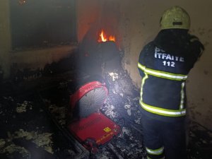 EVDE ÇIKAN YANGINDA 1 KİŞİ DUMANDAN ETKİLENDİ
