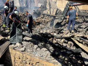 YANGINDA ÇÖKEN EVDEKİ 2 KARDEŞİN CESET KALINTILARI BULUNARAK ADLİ TIPA GÖNDERİLDİ