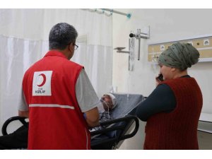 YANGINDA KARDEŞLERİ ÖLEN, CAMDAN ATLAYARAK KURTULAN ENGELLİ AĞABEYİN TEDAVİSİ SÜRÜYOR