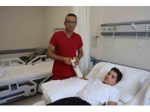 ELİNİ ÜZÜM SIKMA MAKİNESİNE KAPTIRAN MELİH’İN KOPAN PARMAKLARI, BAŞARILI GEÇEN AMELİYATLA TUTTURULDU