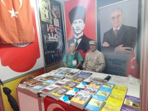 GAZETEMİZ KÖŞE YAZARLARI DEMİR VE YELLİCE KİTAP FUARINDA