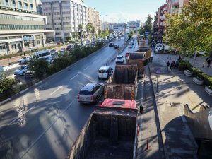 BELEDİYE ÖNÜNDE PROTESTO