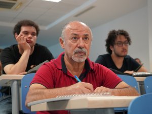 63 YAŞINDA ÜNİVERSİTE ÖĞRENCİSİ