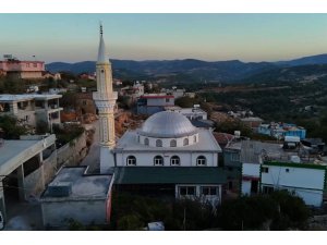 DEPREMİN ARDINDAN İNŞA EDİLEN 105. CAMİ İBADETE AÇILDI
