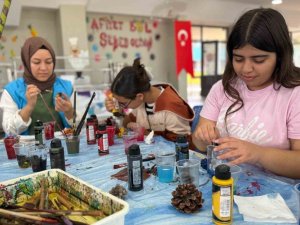 AKDENİZ BELEDİYESİNDEN ANNELER VE KIZLARINA KAMP SÜRPRİZİ