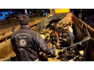 HAFRİYAT KAMYONU KASASINDAN MOLOZ YERİNE GÖÇMEN ÇIKTI