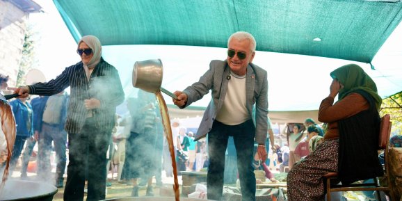 YAZIR'DA ÜZÜM ŞENLİĞİ COŞKUSU