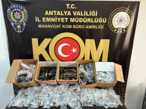 ANTALYA’DA ÇOK SAYIDA KAÇAK ÜRÜN ELE GEÇİRİLDİ