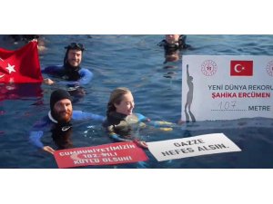ŞAHİKA ERCÜMEN ’CUMHURİYET’ VE ’GAZZE’ İÇİN DÜNYA REKORU KIRDI