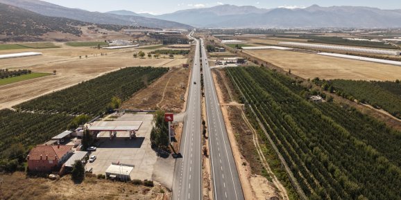 URALOĞLU'NDAN 3 AÇILIŞ 1 TEMEL ATMA