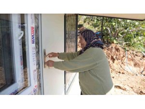 ALANYA’DA İHTİYAÇ SAHİBİ AİLE KONTEYNER EVİNE KAVUŞTU
