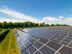 YENİLEBİLİR ENERJİ YATIRIMLARI GÜÇ KATIYOR