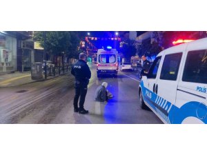 YAŞLI KADINA OTOMOBİLLE ÇARPIP OLAY YERİNDEN KAÇAN SÜRÜCÜ KAYIPLARA KARIŞTI