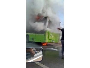 ADANA’DA BELEDİYE OTOBÜSÜ ALEV ALEV YANDI