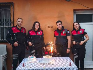 POLİS SİRENLERİ BU KEZ ÖZEL GEREKSİNİMLİ ÇOCUĞA SÜRPRİZ İÇİN ÇALDI