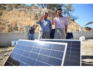 MERSİN’DE ÜRETİCİYE GÜNEŞ PANELİ, SIVI GÜBRE VE NERGİS SOĞANI DESTEĞİ