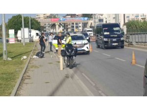 MANAVGAT’TA MOTOSİKLET İLE OTOMOBİL ÇARPIŞTI: 1 YARALI