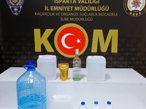 ISPARTA’DA 54 LİTRE KAÇAK VE EL YAPIMI ALKOL ELE GEÇİRİLDİ