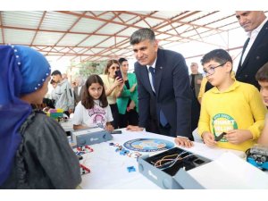 BAŞKAN VEKİLİ ŞENER, ‘CODEWEEK KODLAMA ŞENLİĞİ’NDE ÖĞRENCİLERLE BULUŞTU