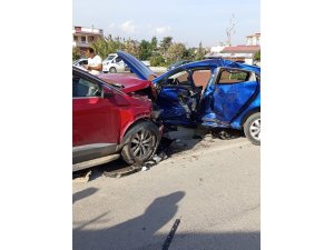 SAMANDAĞ’DA TRAFİK KAZASI: 5 YARALI