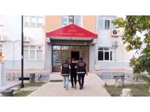 ERZİN’DE HAPİS CEZASI İLE ARANAN 2 KİŞİ YAKALANDI