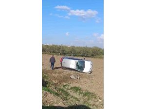 KIRIKHAN’DA OTOMOBİL TARLAYA UÇTU