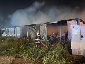 ALEVLERE TESLİM OLAN 2 KONTEYNER KULLANILAMAZ HALE GELDİ