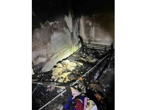 DAİREDE ÇIKAN YANGINDA BİR ODA KULLANILAMAZ HALE GELDİ