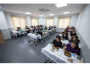 MERSİN’DE LGS’YE HAZIRLANAN ÖĞRENCİLERE DESTEK