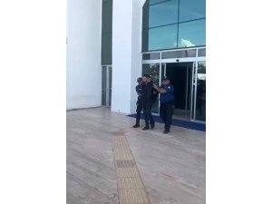 YOL VERME KAVGASINDA 1 KİŞİYİ AYAĞINDAN SİLAHLA VURAN 2 ŞÜPHELİ YAKALANDI