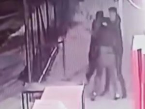 LİSE ÖĞRENCİLERİNİ DÖVÜP BACAKLARINDAN BIÇAKLADILAR