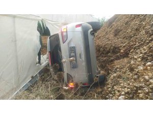 ANTALYA’DA KONTROLDEN ÇIKAN OTOMOBİL DEVRİLDİ: 5 YARALI