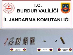 BURDUR’DA JANDARMADAN UYUŞTURUCU OPERASYONUNDA 3 GÖZALTI