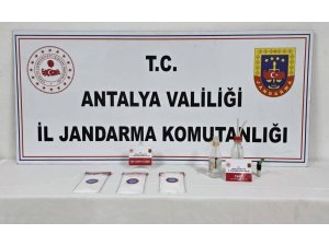 JANDARMA UYUŞTURUCU OPERASYONUNDA 1 KİLO 210 GRAM UYUŞTURUCU MADDE ELE GEÇİRİLDİ