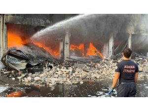 ADANA’DA HIRDAVAT DÜKKANINDA ÇIKAN YANGIN, KONTROL ALTINA ALINDI