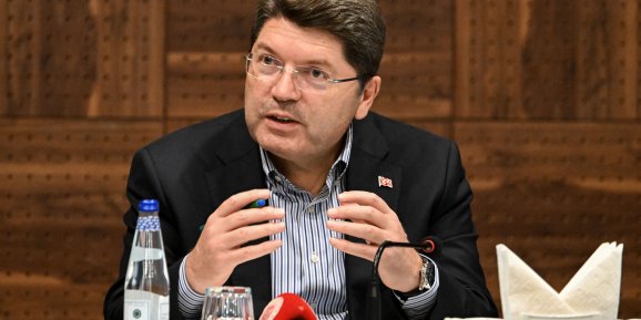 BAKAN TUNÇ: "ÖZGÜR ÖZEL ALGI ÇALIŞMASI YAPIYOR"