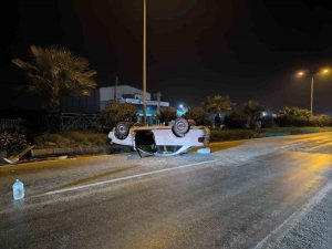 TAKLA ATARAK, TERS DÖNEN OTOMOBİLİN SÜRÜCÜSÜ YARALANDI