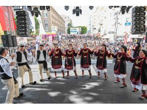 4. ULUSLARARASI TARSUS FESTİVALİ RENKLİ GÖRÜNTÜLERLE TAMAMLANDI
