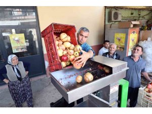 MERSİN’DE NAR ÜRETİCİLERİNE MAKİNE DESTEĞİ