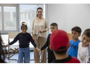 MERSİN’DE ÜCRETSİZ TİYATRO KURSUNA YOĞUN İLGİ